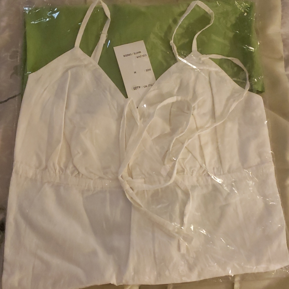Clothes - Picture 2 of 4